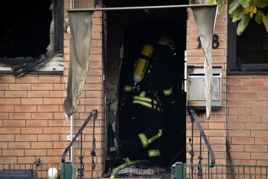 Feuer 2 Vollbrand Reihenhaus Roggendorf Berrischstr P094.JPG - Miklos Laubert